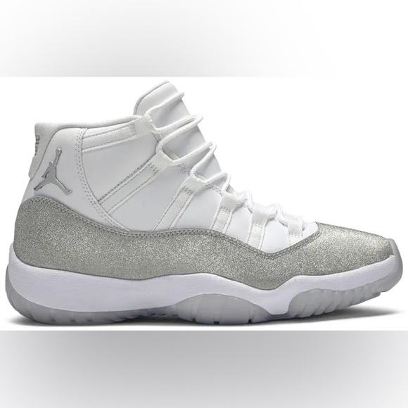 Women’s AIR JORDAN 11 Retro White Metallic silver glitter sneakers- Size 8 - Picture 2 of 9